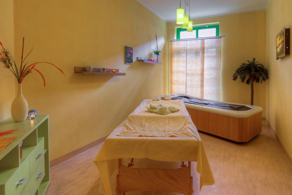 Sport- & Vital-Resort Neuer Hennings Hof ペルレンブルク エクステリア 写真