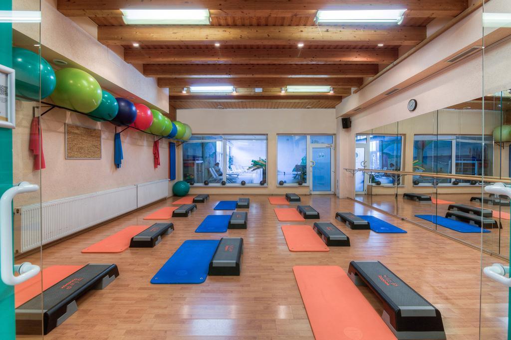 Sport- & Vital-Resort Neuer Hennings Hof ペルレンブルク エクステリア 写真