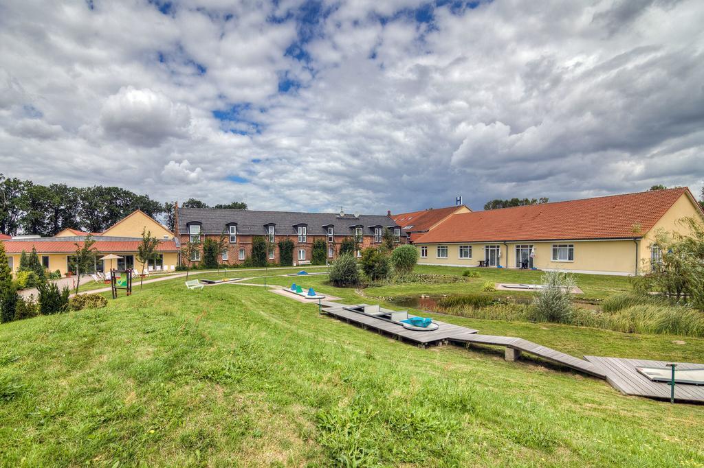 Sport- & Vital-Resort Neuer Hennings Hof ペルレンブルク エクステリア 写真